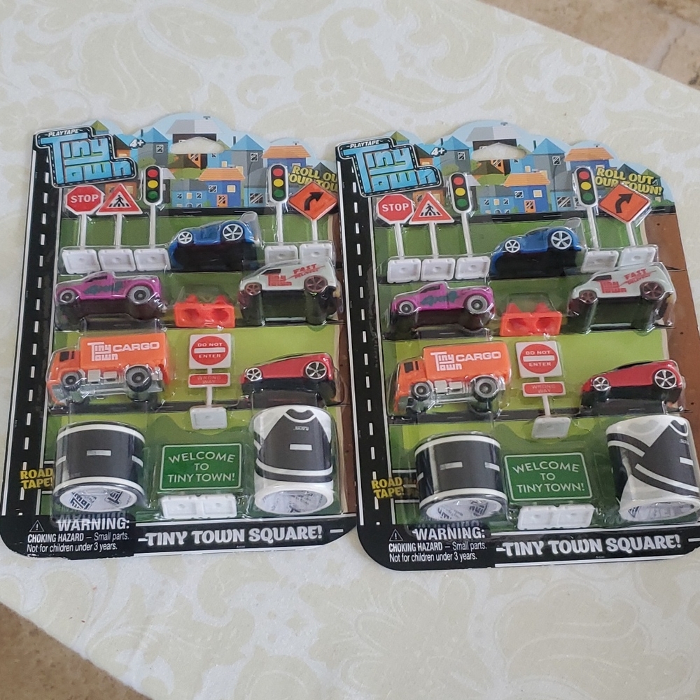 2 packs Tiny Town Square